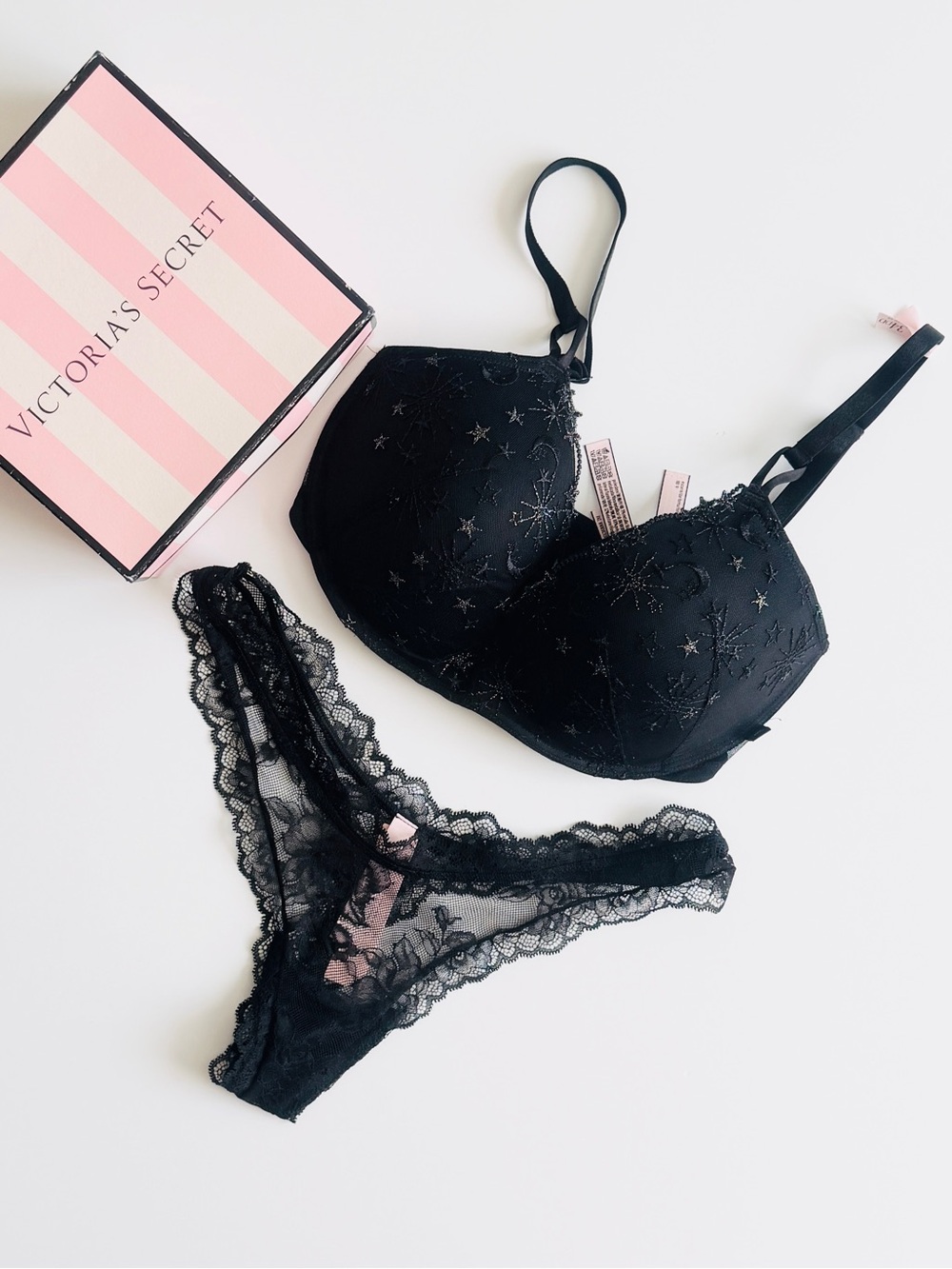 34DD MEDIUM Victoria’s Secret black bra set